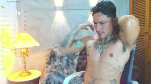 Snapshot of dylanstonne1 chatting on 01-16-25, 08:46 D Y L A N online show from 01-16-25, 08:46