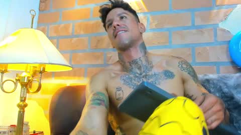 Snapshot of dylanstonne1 chatting on 02-20-25, 03:34 D Y L A N online show from 02-20-25, 03:34