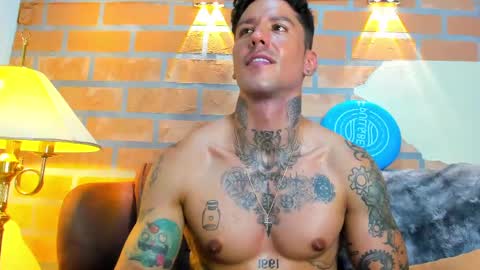 Snapshot of dylanstonne1 chatting on 02-25-25, 12:25 D Y L A N online show from 02-25-25, 12:25