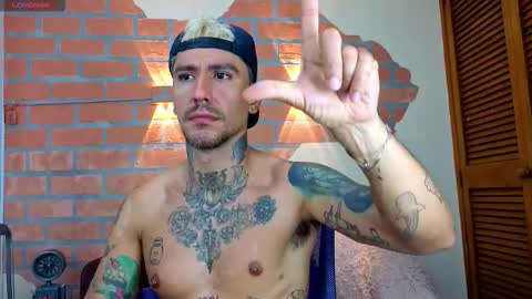 Snapshot of dylanstonne1 chatting on 09-21-25, 08:43 D Y L A N online show from 09-21-25, 08:43