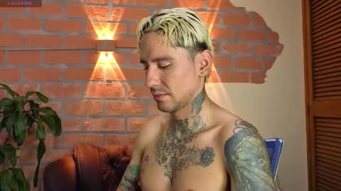 Snapshot of dylanstonne1 chatting on 10-18-25, 09:26 D Y L A N online show from 10-18-25, 09:26