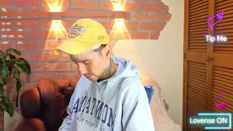 Snapshot of dylanstonne1 chatting on 10-21-25, 09:04 D Y L A N online show from 10-21-25, 09:04