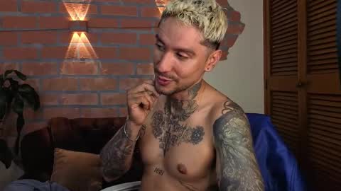 Snapshot of dylanstonne1 chatting on 10-22-25, 09:47 D Y L A N online show from 10-22-25, 09:47