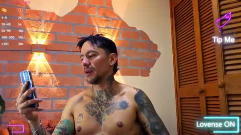 Snapshot of dylanstonne1 chatting on 11-01-25, 08:55 D Y L A N online show from 11-01-25, 08:55