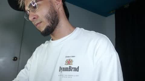 Snapshot of dylanxfun chatting on 06-25-26, 06:40 dylanxfun online show from 06-25-26, 06:40