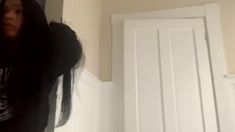 Snapshot of dynasty313 chatting on 01-18-25, 07:04 Dynasty online show from 01-18-25, 07:04