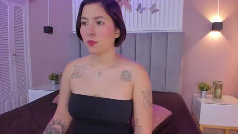 Snapshot of dyvis_22 chatting on 12-23-24, 11:14 Juana online show from 12-23-24, 11:14