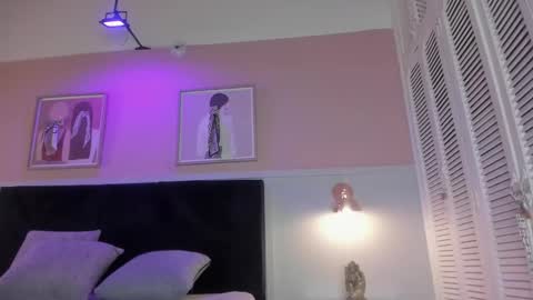 Snapshot of dyvis_22 chatting on 12-27-24, 01:53 Juana online show from 12-27-24, 01:53