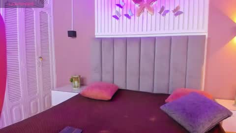 Snapshot of dyvis_22 chatting on 01-19-25, 11:45 Juana online show from 01-19-25, 11:45
