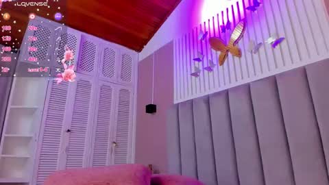 Snapshot of dyvis_22 chatting on 02-05-25, 06:48 Juana online show from 02-05-25, 06:48