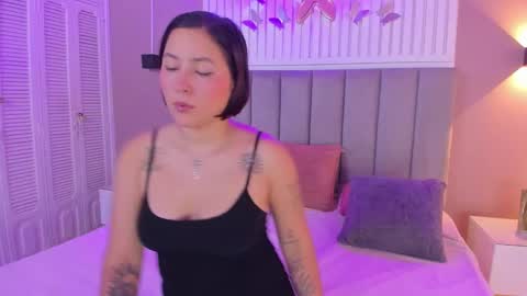 Snapshot of dyvis_22 chatting on 02-16-25, 11:27 Juana online show from 02-16-25, 11:27