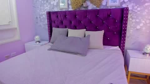 Snapshot of dyvis_22 chatting on 02-27-25, 07:26 Juana online show from 02-27-25, 07:26