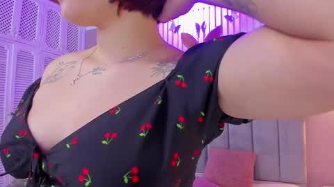 Snapshot of dyvis_22 chatting on 02-28-25, 11:14 Juana online show from 02-28-25, 11:14