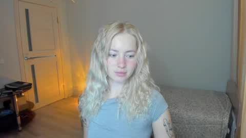 Snapshot of e___lisa chatting on 05-17-26, 03:59 fansly - yourbestbaby online show from 05-17-26, 03:59