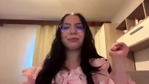 Snapshot of earleneflight chatting on 07-06-26, 05:59 Nora online show from 07-06-26, 05:59
