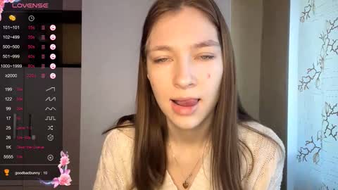 Snapshot of earlenehallett chatting on 02-05-26, 07:13 Kate online show from 02-05-26, 07:13