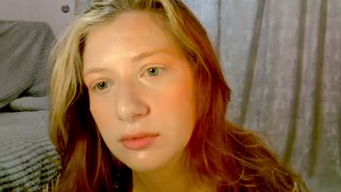 Snapshot of earn_my_lily chatting on 07-08-26, 07:02 Lily online show from 07-08-26, 07:02