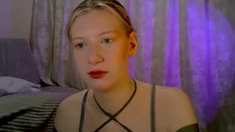 Snapshot of earn_my_lily chatting on 07-11-26, 07:44 Lily online show from 07-11-26, 07:44