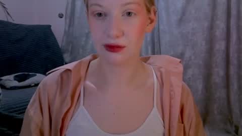Snapshot of earn_my_lily chatting on 07-13-26, 08:06 Lily online show from 07-13-26, 08:06