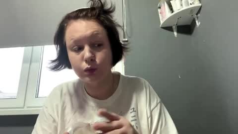 Snapshot of earthascritchfield chatting on 04-23-26, 03:58 Rina online show from 04-23-26, 03:58