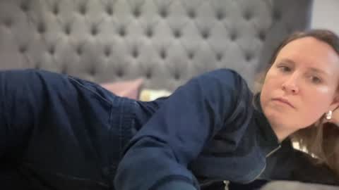 Nadia Ferreira  online show from 01-27-25, 01:41