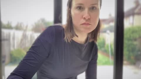 Nadia Ferreira  online show from 02-04-25, 09:49