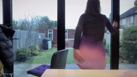 Nadia Ferreira  online show from 02-10-25, 01:44