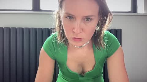 Nadia Ferreira  online show from 10-18-25, 10:05