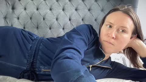 Nadia Ferreira  online show from 11-12-25, 10:48