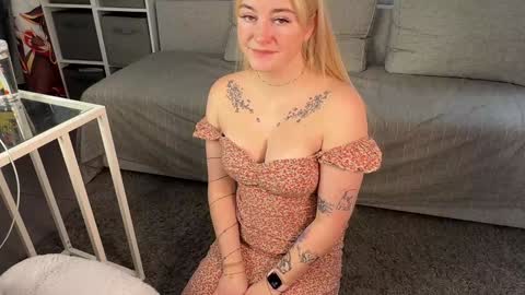 Custom content and video calls are available as well  online show from 10-21-25, 06:36