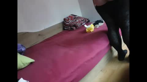 shy yoong cross online show from 02-05-25, 01:00