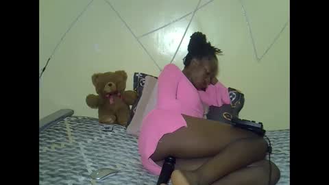 Snapshot of eboniana chatting on 09-27-25, 12:15 eboniana online show from 09-27-25, 12:15