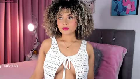 Snapshot of ebony_curly2 chatting on 04-23-26, 08:00 isa online show from 04-23-26, 08:00