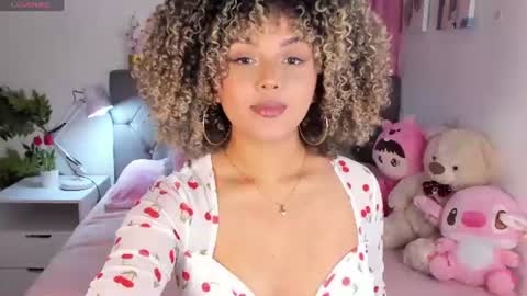 Snapshot of ebony_curly2 chatting on 07-01-26, 07:57 isa online show from 07-01-26, 07:57