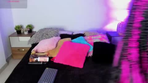 ebony_cute9 online show from 04-04-26, 11:08