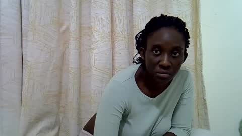 Snapshot of ebony_dessy chatting on 05-18-26, 07:20 Desire online show from 05-18-26, 07:20