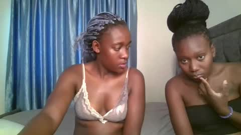 Snapshot of ebony_doll11 chatting on 11-03-25, 06:25 melons online show from 11-03-25, 06:25