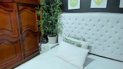 Snapshot of ebony_katterin chatting on 10-18-25, 11:00 ebony_katterin online show from 10-18-25, 11:00