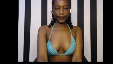 Snapshot of ebony_petitequeen chatting on 09-21-25, 09:44 Ella online show from 09-21-25, 09:44