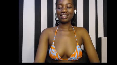 Snapshot of ebony_petitequeen chatting on 09-23-25, 10:18 Ella online show from 09-23-25, 10:18