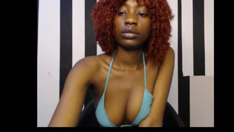 Snapshot of ebony_petitequeen chatting on 09-30-25, 12:21 Ella online show from 09-30-25, 12:21