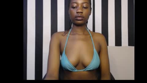 Snapshot of ebony_petitequeen chatting on 10-08-25, 07:50 Ella online show from 10-08-25, 07:50