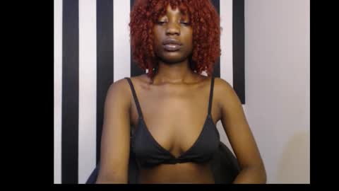 Snapshot of ebony_petitequeen chatting on 10-11-25, 12:47 Ella online show from 10-11-25, 12:47