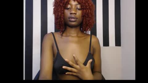 Snapshot of ebony_petitequeen chatting on 10-12-25, 12:59 Ella online show from 10-12-25, 12:59