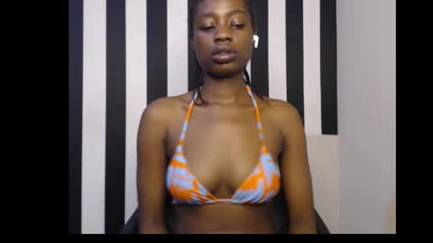 Snapshot of ebony_petitequeen chatting on 10-13-25, 01:05 Ella online show from 10-13-25, 01:05