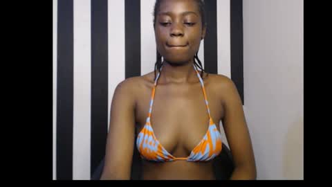 Snapshot of ebony_petitequeen chatting on 10-14-25, 01:23 Ella online show from 10-14-25, 01:23