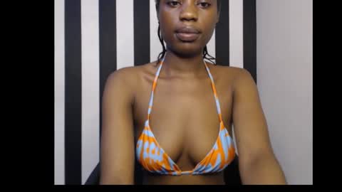 Snapshot of ebony_petitequeen chatting on 10-15-25, 08:42 Ella online show from 10-15-25, 08:42