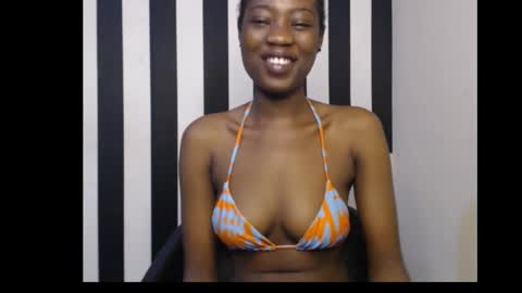 Snapshot of ebony_petitequeen chatting on 10-16-25, 09:32 Ella online show from 10-16-25, 09:32