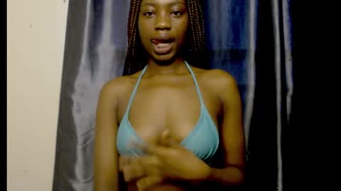 Snapshot of ebony_petitequeen chatting on 10-18-25, 09:54 Ella online show from 10-18-25, 09:54