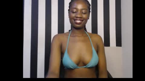 Snapshot of ebony_petitequeen chatting on 10-18-25, 09:59 Ella online show from 10-18-25, 09:59